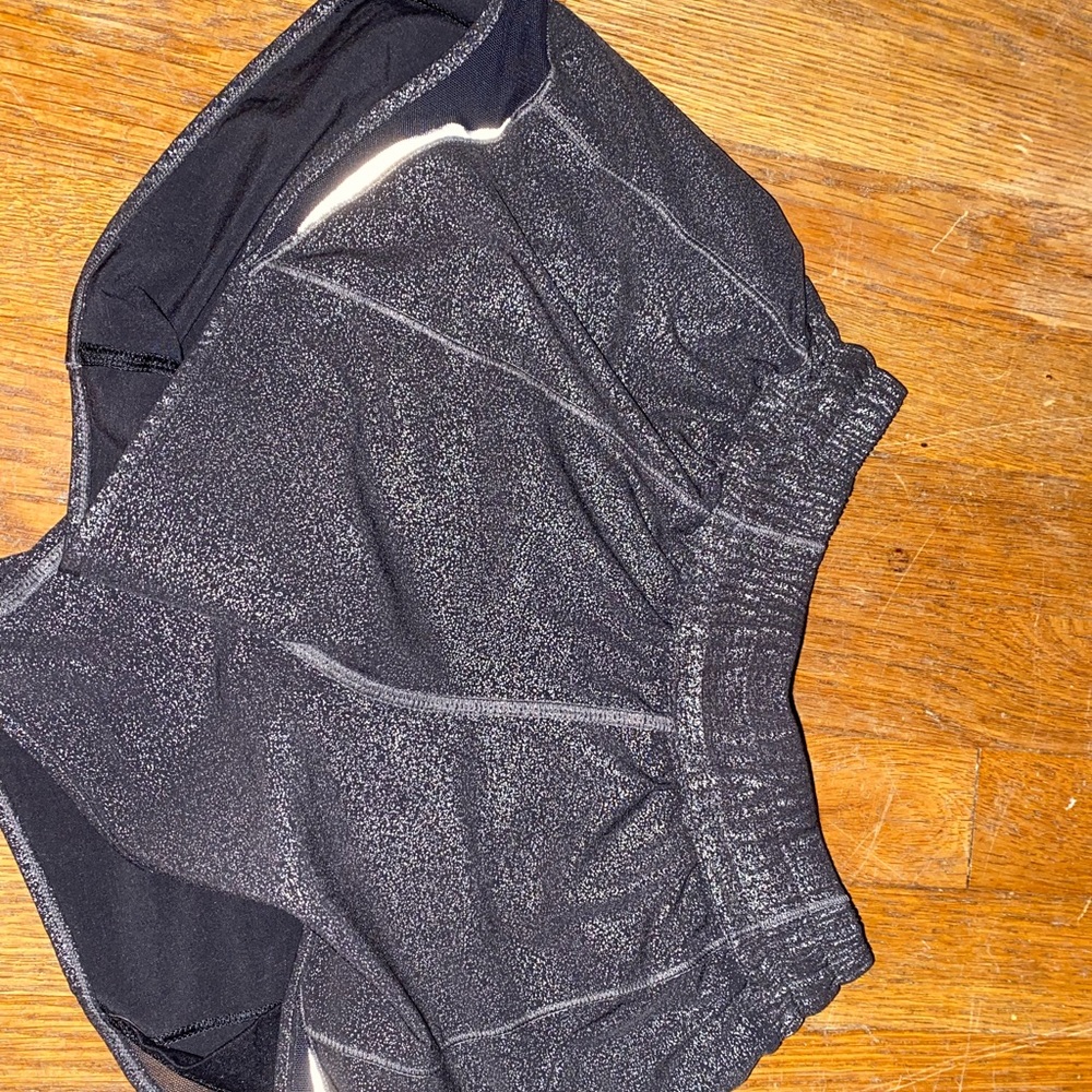 size 4 lululemon hotty hot shorts